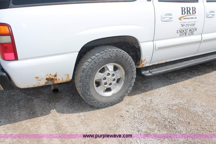 image for item G5094 2001 Chevrolet Suburban 1500 SUV