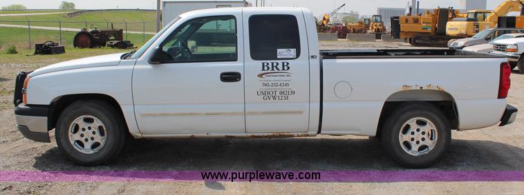 image for item G5095 2003 Chevrolet Silverado 1500 Extended Cab pickup truck