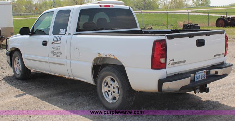 image for item G5095 2003 Chevrolet Silverado 1500 Extended Cab pickup truck