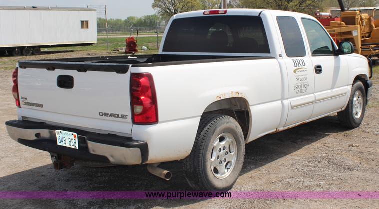 image for item G5095 2003 Chevrolet Silverado 1500 Extended Cab pickup truck