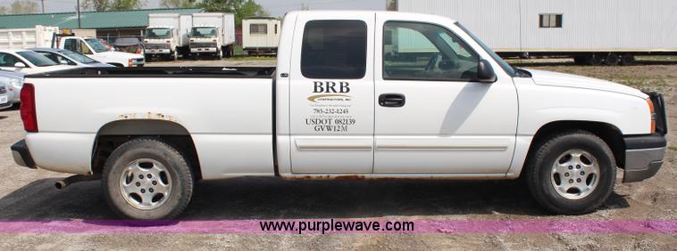 image for item G5095 2003 Chevrolet Silverado 1500 Extended Cab pickup truck