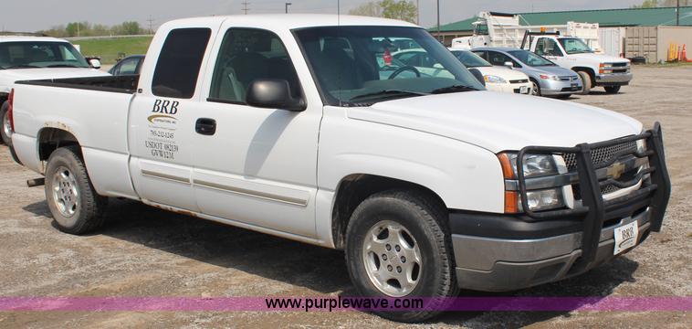 image for item G5095 2003 Chevrolet Silverado 1500 Extended Cab pickup truck