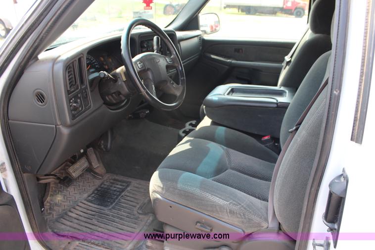 image for item G5095 2003 Chevrolet Silverado 1500 Extended Cab pickup truck