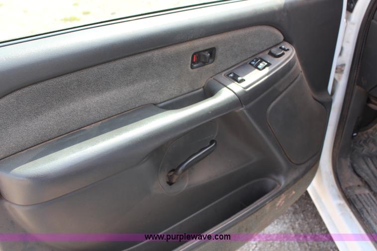 image for item G5095 2003 Chevrolet Silverado 1500 Extended Cab pickup truck