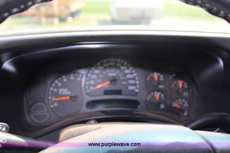 image for item G5095 2003 Chevrolet Silverado 1500 Extended Cab pickup truck