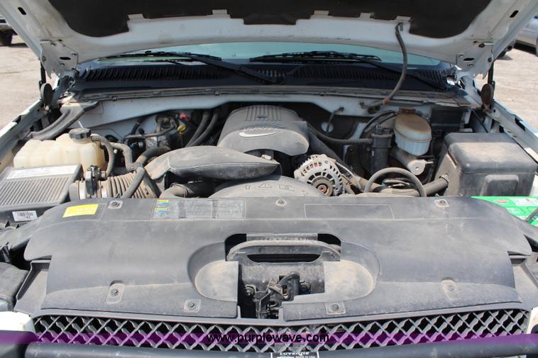 image for item G5095 2003 Chevrolet Silverado 1500 Extended Cab pickup truck