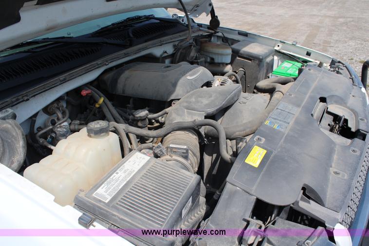 image for item G5095 2003 Chevrolet Silverado 1500 Extended Cab pickup truck