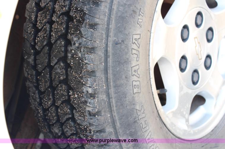 image for item G5095 2003 Chevrolet Silverado 1500 Extended Cab pickup truck