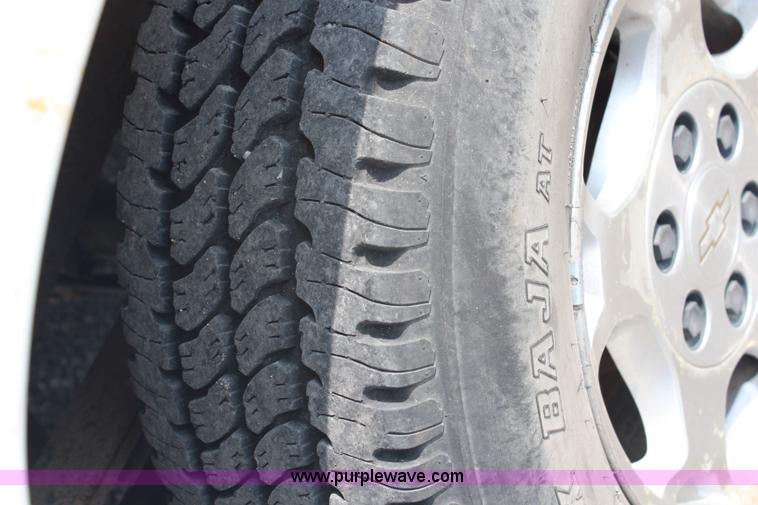 image for item G5095 2003 Chevrolet Silverado 1500 Extended Cab pickup truck