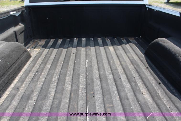 image for item G5095 2003 Chevrolet Silverado 1500 Extended Cab pickup truck