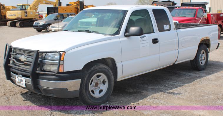 image for item G5097 2003 Chevrolet Silverado 1500 Extended Cab pickup truck
