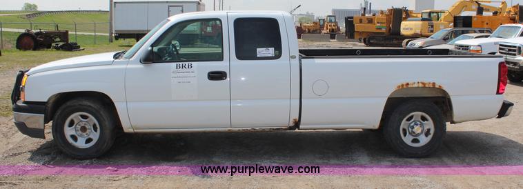 image for item G5097 2003 Chevrolet Silverado 1500 Extended Cab pickup truck