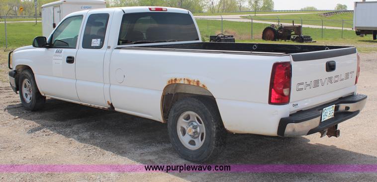 image for item G5097 2003 Chevrolet Silverado 1500 Extended Cab pickup truck