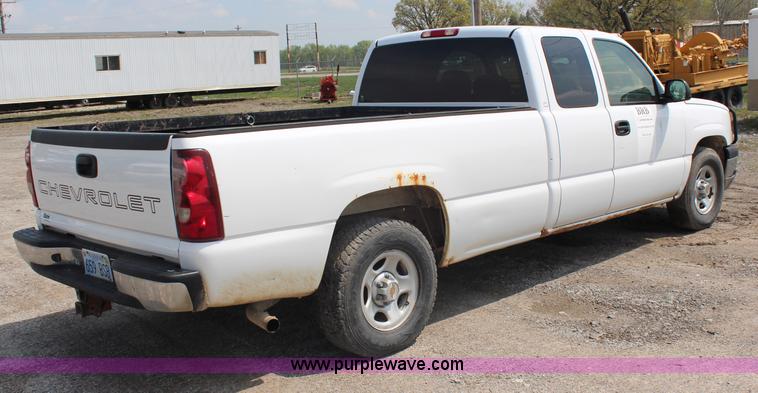 image for item G5097 2003 Chevrolet Silverado 1500 Extended Cab pickup truck