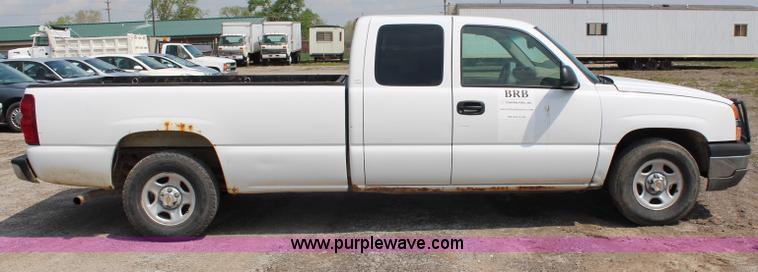 image for item G5097 2003 Chevrolet Silverado 1500 Extended Cab pickup truck