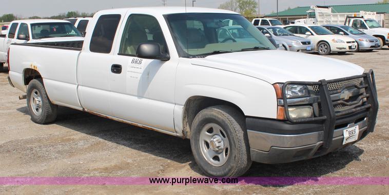 image for item G5097 2003 Chevrolet Silverado 1500 Extended Cab pickup truck