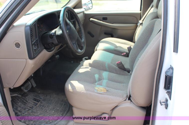 image for item G5097 2003 Chevrolet Silverado 1500 Extended Cab pickup truck