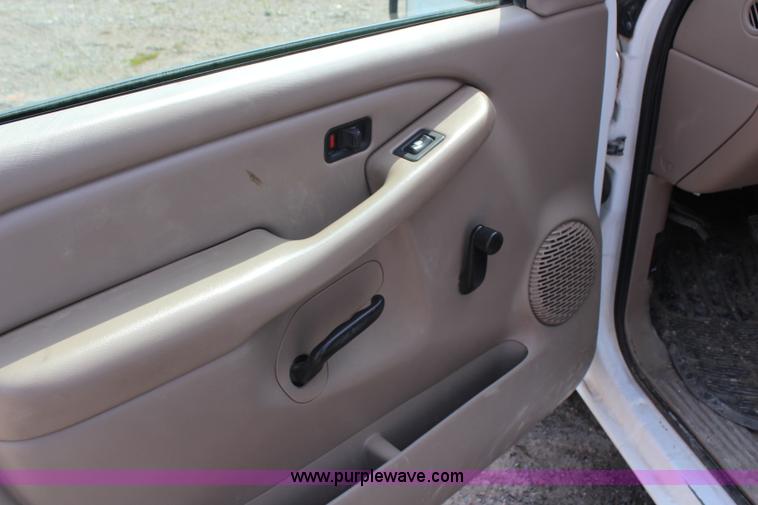 image for item G5097 2003 Chevrolet Silverado 1500 Extended Cab pickup truck