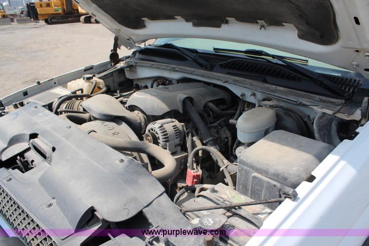 image for item G5097 2003 Chevrolet Silverado 1500 Extended Cab pickup truck