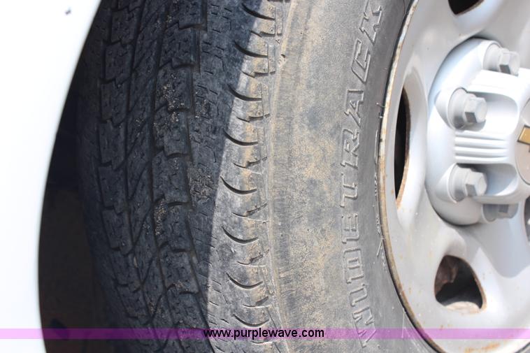 image for item G5097 2003 Chevrolet Silverado 1500 Extended Cab pickup truck