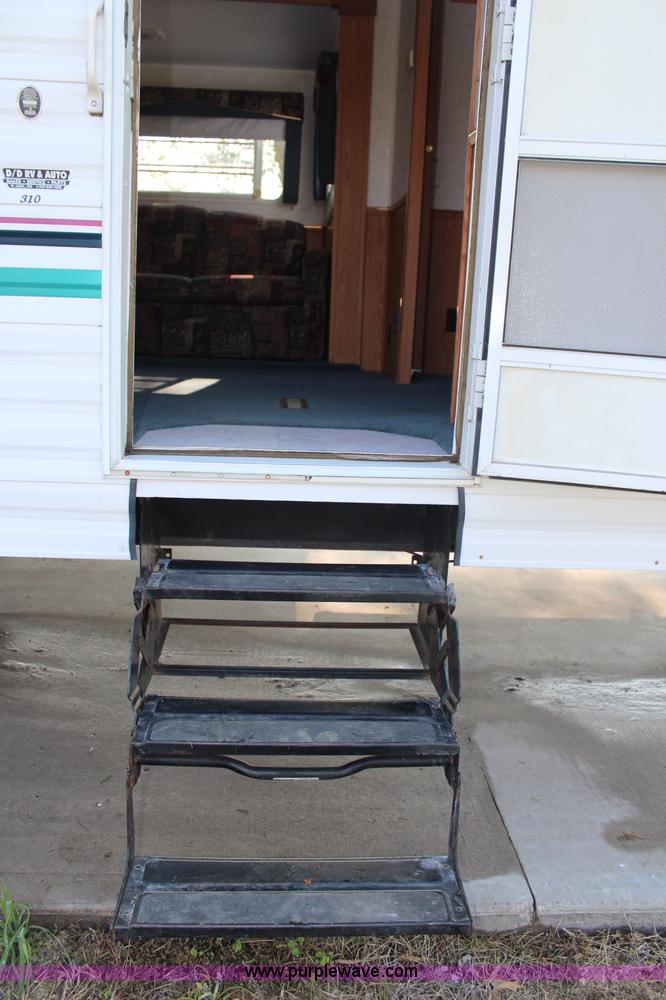 image for item G5339 1999 Dutchman Classic 31' camper