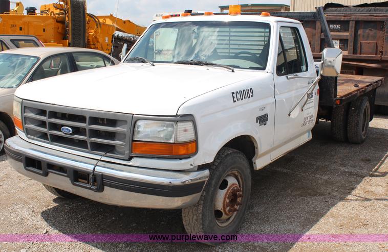 image for item G5342 1997 Ford F350 XL flatbed truck
