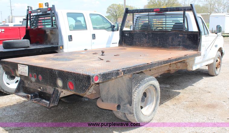 image for item G5342 1997 Ford F350 XL flatbed truck