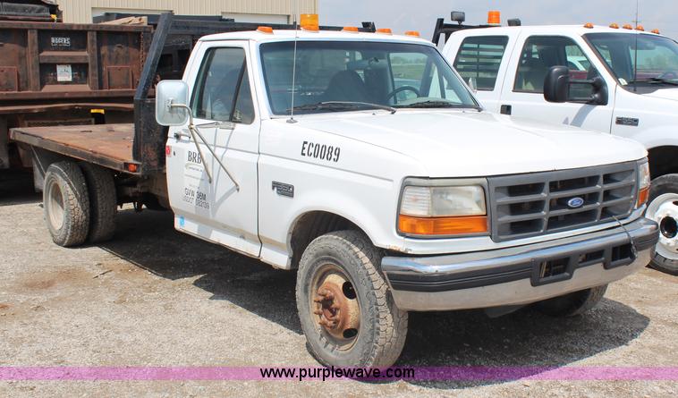 image for item G5342 1997 Ford F350 XL flatbed truck