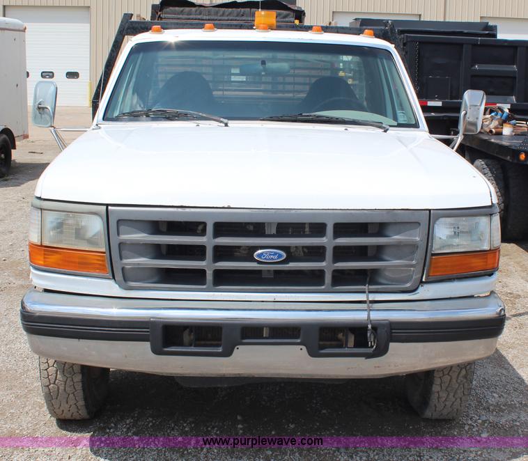 image for item G5342 1997 Ford F350 XL flatbed truck