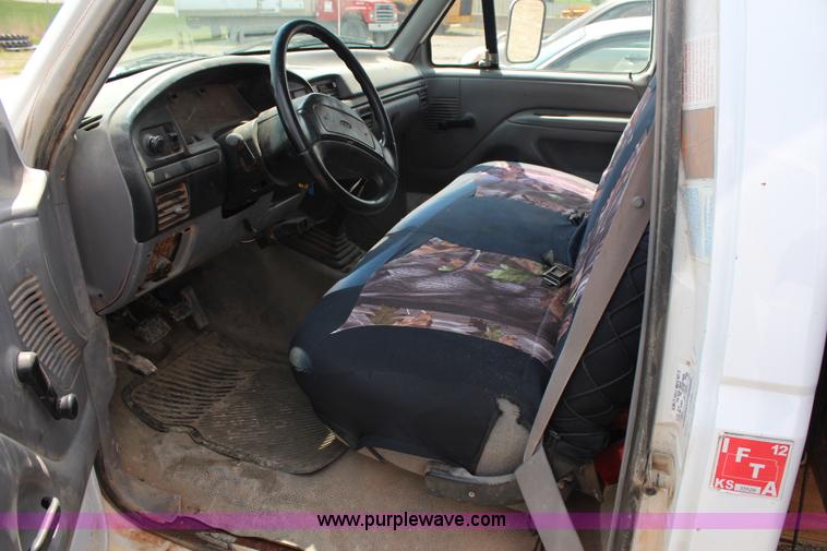 image for item G5342 1997 Ford F350 XL flatbed truck