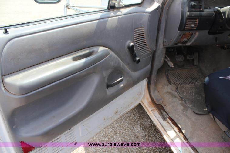 image for item G5342 1997 Ford F350 XL flatbed truck