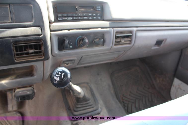 image for item G5342 1997 Ford F350 XL flatbed truck