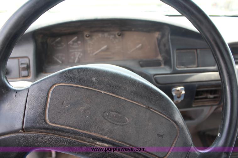 image for item G5342 1997 Ford F350 XL flatbed truck