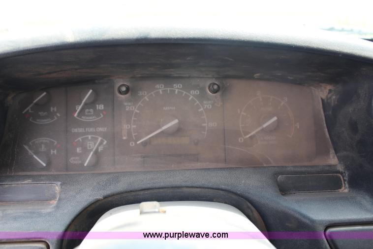 image for item G5342 1997 Ford F350 XL flatbed truck