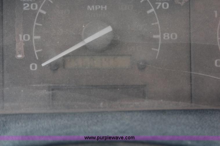 image for item G5342 1997 Ford F350 XL flatbed truck