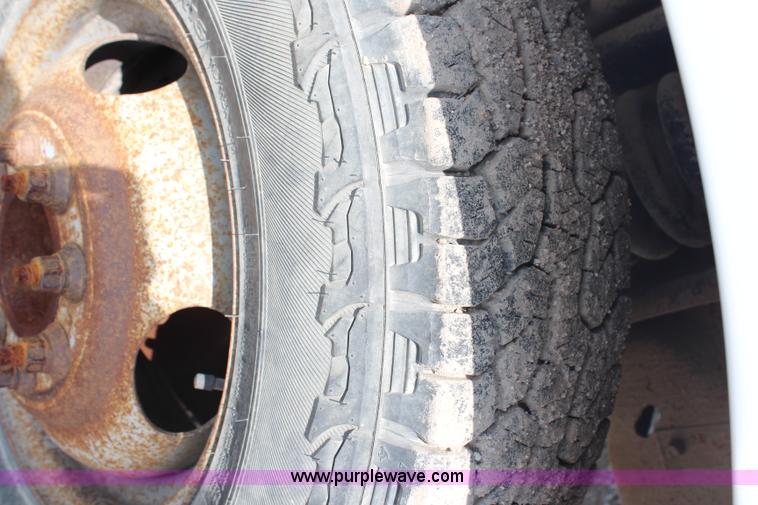 image for item G5342 1997 Ford F350 XL flatbed truck