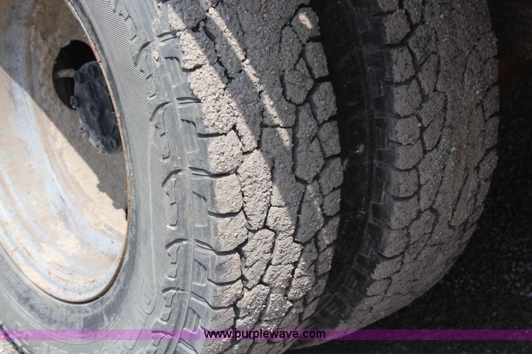 image for item G5342 1997 Ford F350 XL flatbed truck