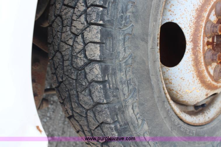 image for item G5342 1997 Ford F350 XL flatbed truck