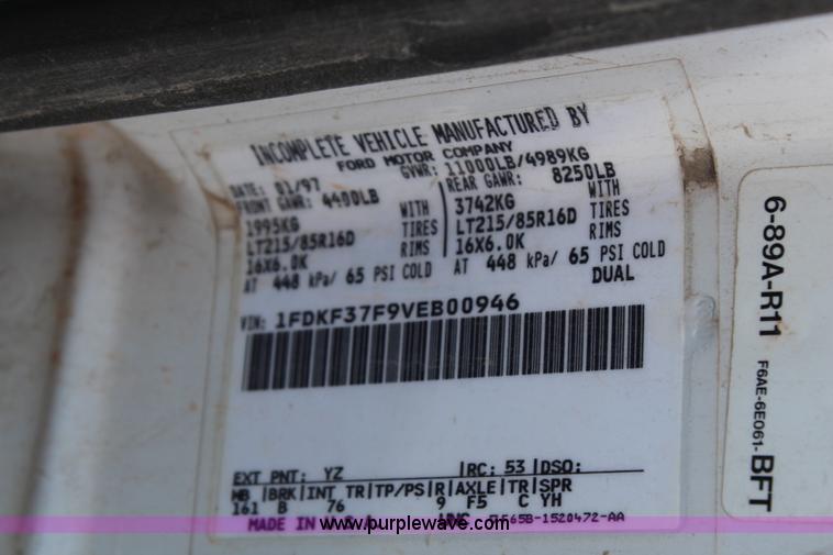 image for item G5342 1997 Ford F350 XL flatbed truck