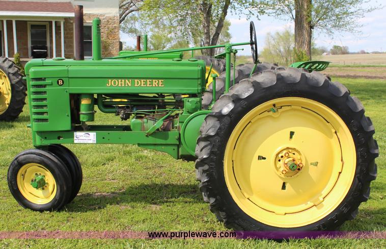 image for item G5385 1940 John Deere B tractor