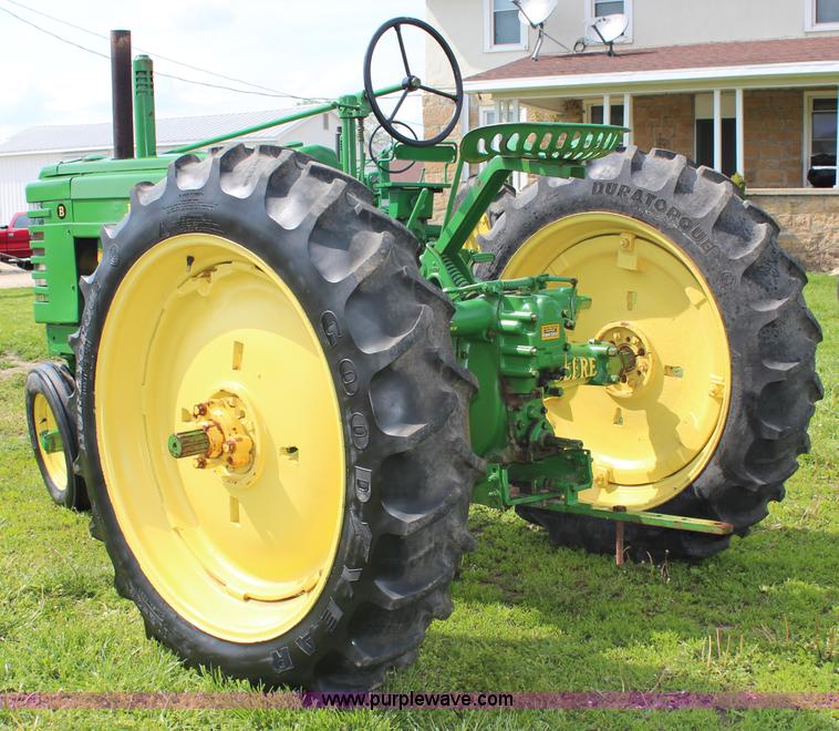 image for item G5385 1940 John Deere B tractor