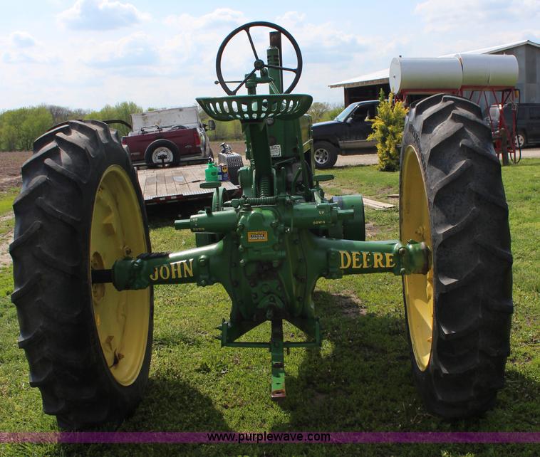 image for item G5385 1940 John Deere B tractor