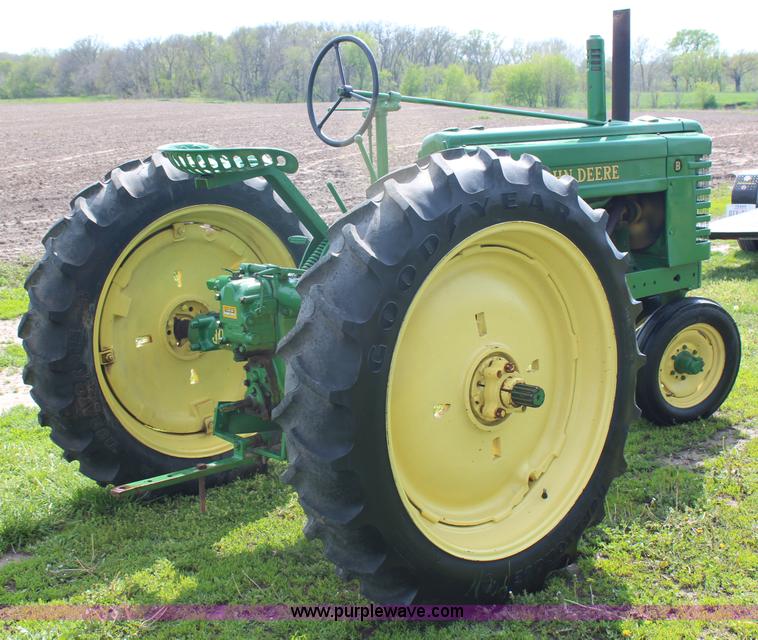 image for item G5385 1940 John Deere B tractor