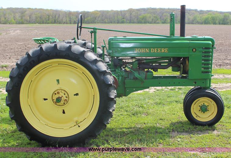 image for item G5385 1940 John Deere B tractor