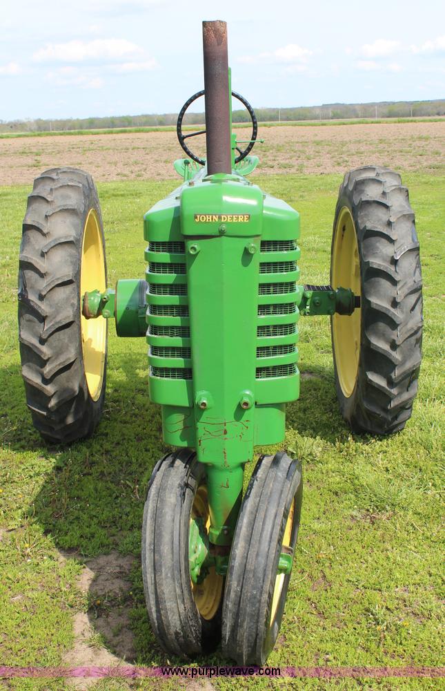 image for item G5385 1940 John Deere B tractor