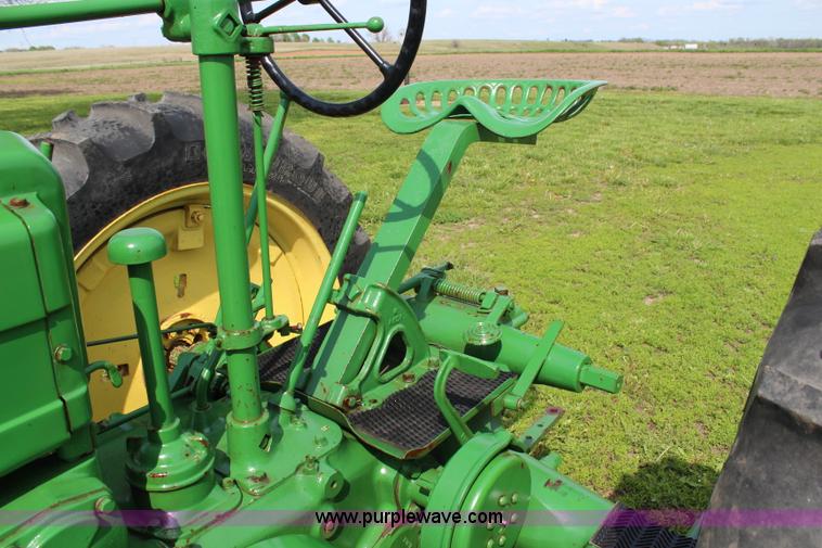 image for item G5385 1940 John Deere B tractor