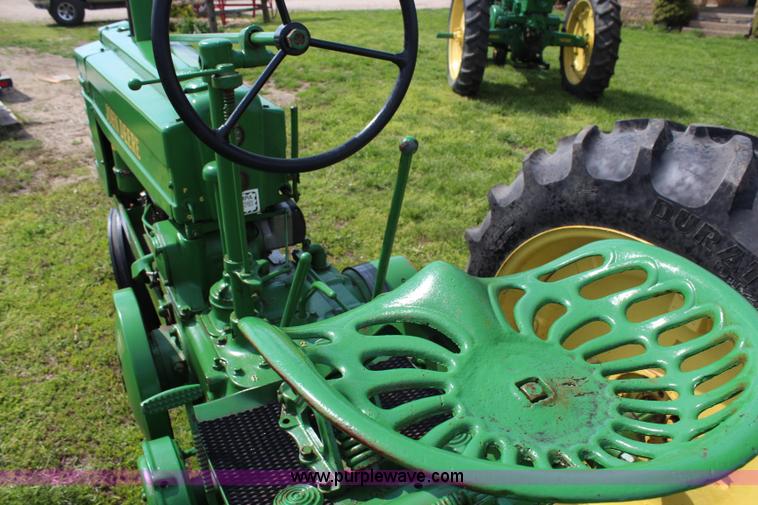 image for item G5385 1940 John Deere B tractor