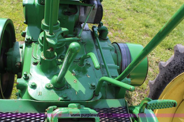 image for item G5385 1940 John Deere B tractor