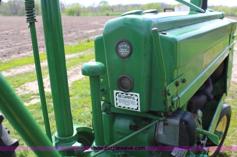 image for item G5385 1940 John Deere B tractor