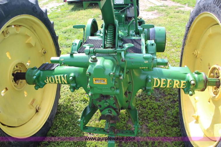 image for item G5385 1940 John Deere B tractor